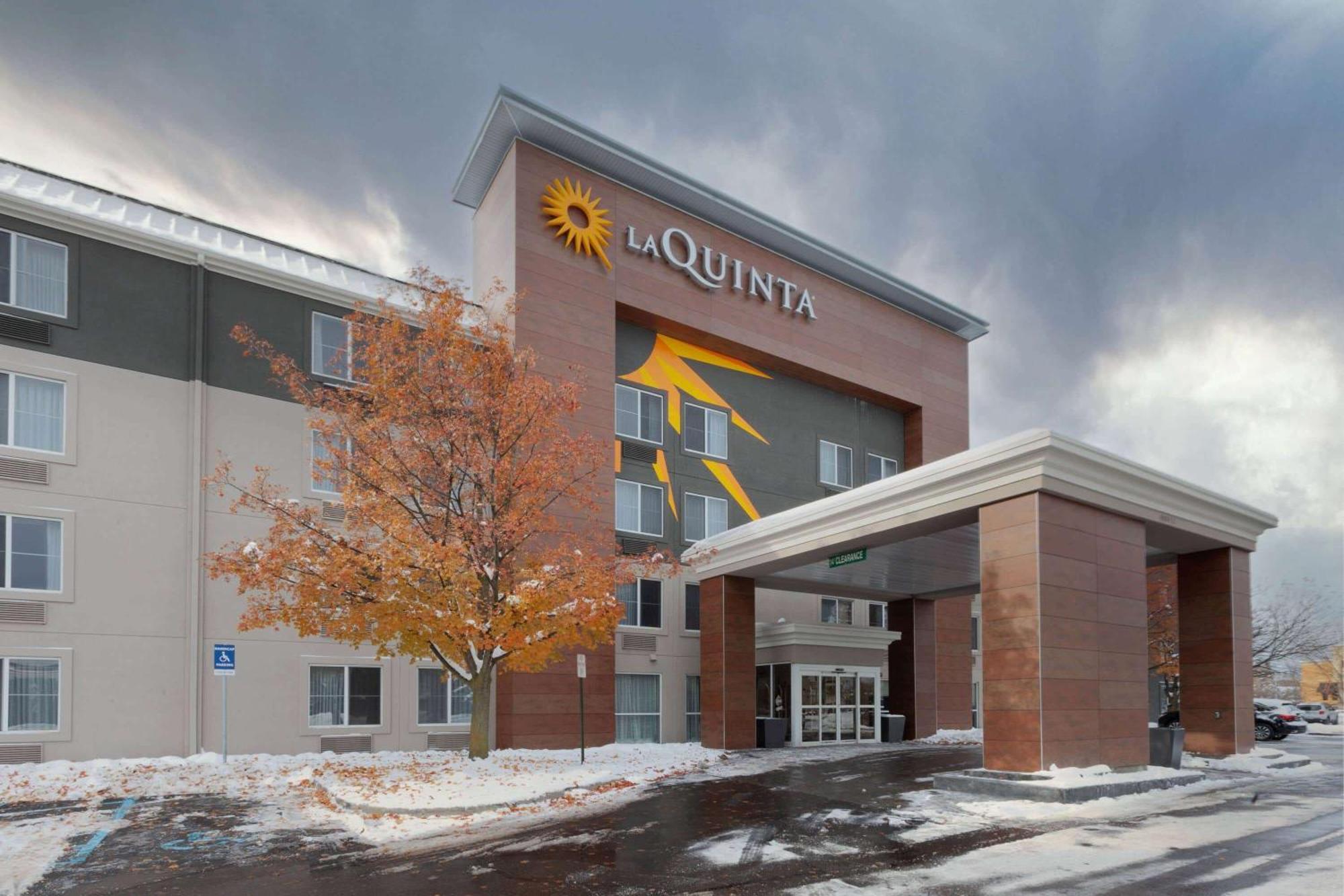 Hotel La Quinta By Wyndham Detroit Utica Exterior foto